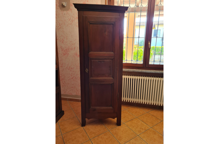 Angolare in noce Angolare in noce
